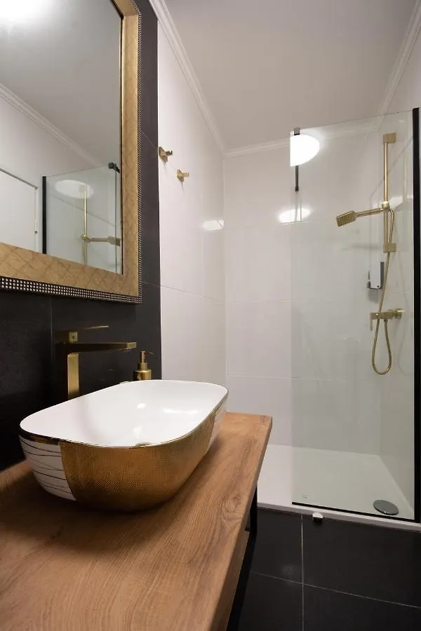 Wellness Studio D'Or - Exclusive New Apartment With Whirlpool, Sauna, Sunny Terrace, Private Parking Poreč