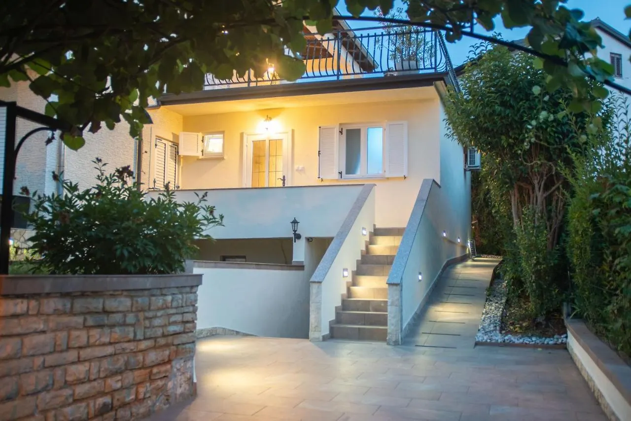 Wellness Studio D'Or - Exclusive New Apartment With Whirlpool, Sauna, Sunny Terrace, Private Parking Poreč 0*,  Kroatië