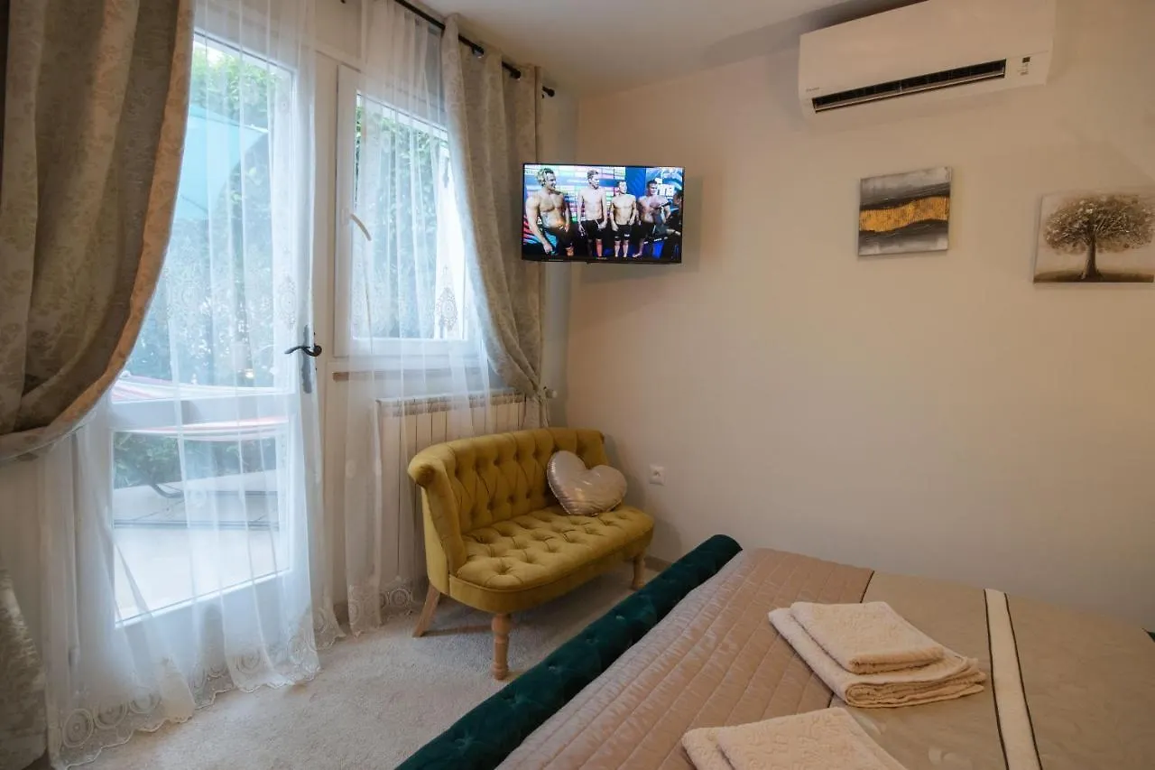 Wellness Studio D'Or - Exclusive New Apartment With Whirlpool, Sauna, Sunny Terrace, Private Parking Poreč